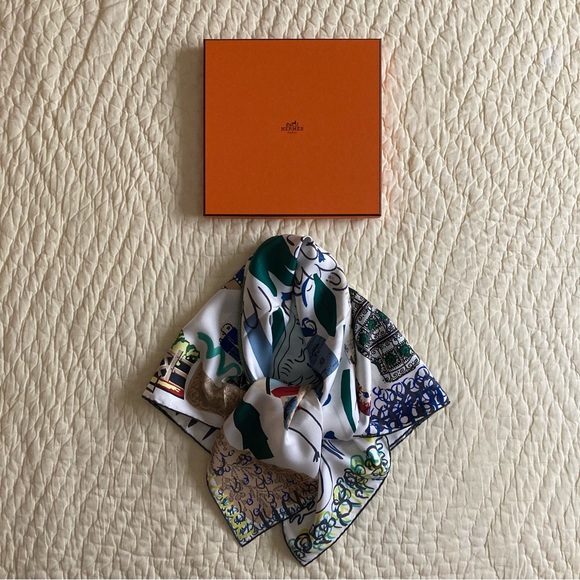 Brand New Hermes La Maison des Oiseaux Parleurs Silk Scarf - Picture 6 of 14